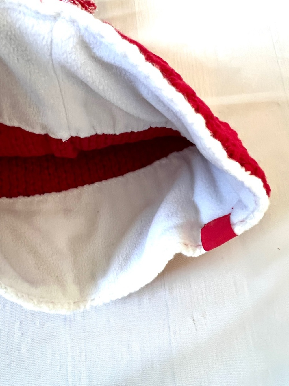Jungfrau Switzerland Red Beanie with pom pom Unisex New with tag - Picture 5 of 8
